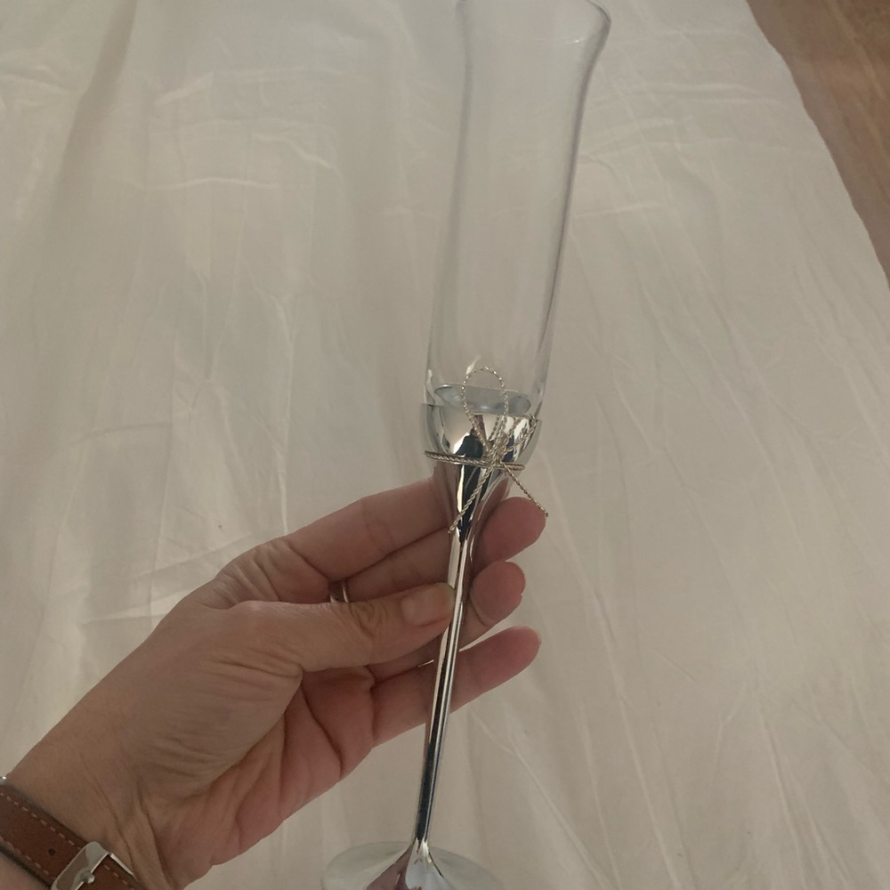 Vera Wang love knots toasting flute pair. Set of 2. Crystal and silver plate.